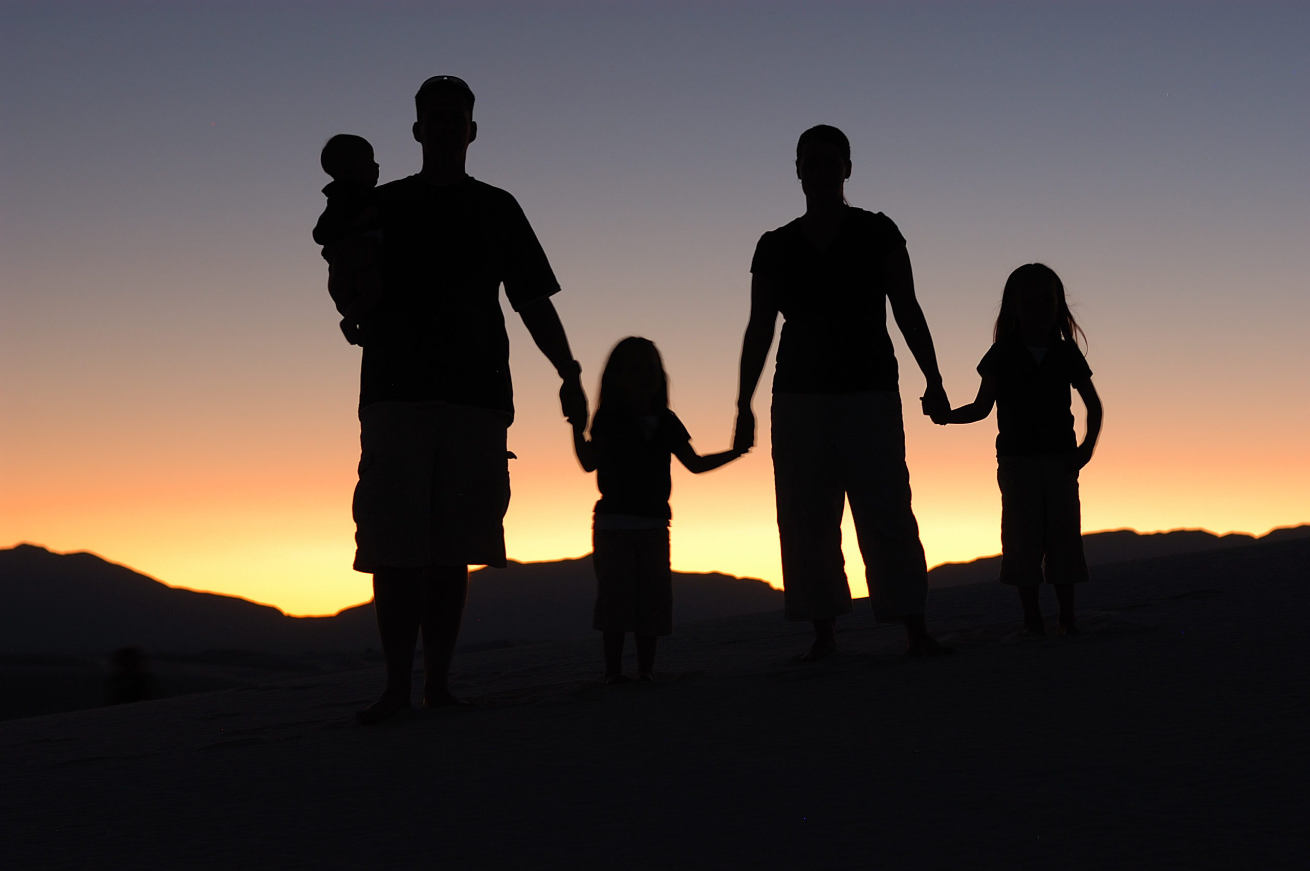 Làm thế nào để bảo lãnh vợ/chồng và con cái của bạn để nhập cư Canada?