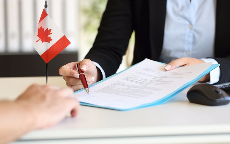 Thư mời làm việc ở Canada: Sự khác biệt giữa thư mời làm việc tạm thời và lâu dài