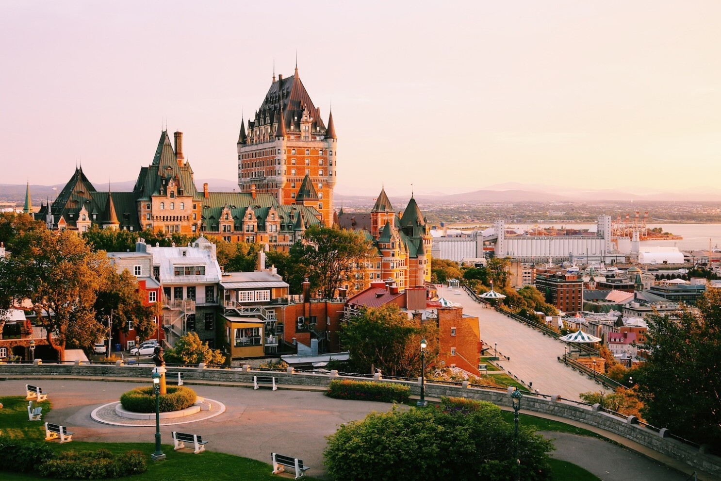 Canada chào đón 471.550 thường trú nhân mới vào năm 2023